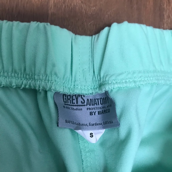 Greys anatomy scrubs NWOT - Picture 4 of 6